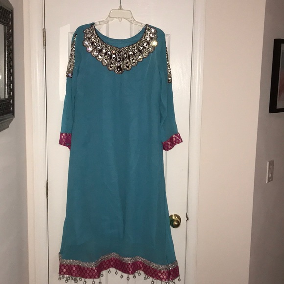Beautiful custom made Pakistani Shalwar Kameez - Picture 1 of 5